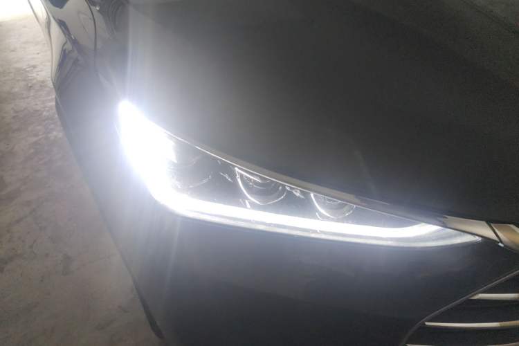 Used BYD Tang 2018 2.0T Automatic SmartConnect Prestige 7-Seater China V Standard Right Front Headlight