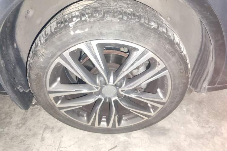 Used BYD Tang 2018 2.0T Automatic SmartConnect Prestige 7-Seater China V Standard Right Front Wheel Hub
