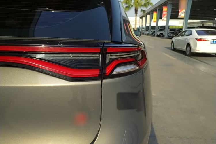 Used BYD Tang 2018 2.0T Automatic SmartConnect Prestige 7-Seater China V Standard Right Rear Taillight