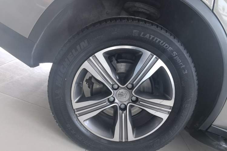 Used BYD Tang 2018 2.0T Automatic SmartConnect Luxury 7-Seater China V Emission Standard Right Rear Wheel Hub
