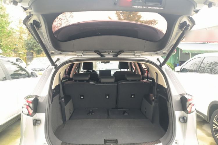 Used BYD Tang 2018 2.0T Automatic SmartConnect Prestige 7-Seater China V Standard Trunk
