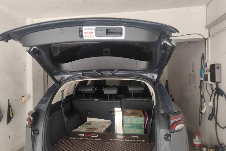 Used BYD Tang 2018 2.0T Automatic SmartConnect Prestige 7-Seater China V Standard Trunk