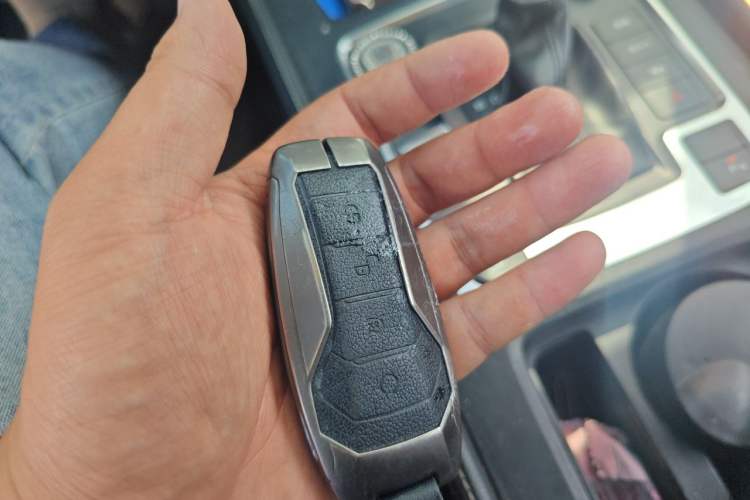Used BYD Tang 2018 2.0T Automatic SmartConnect Luxury 7-Seater China V Emission Standard Vehicle Key