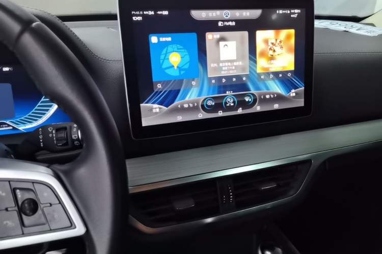 Used BYD Tang 2018 2.0T Automatic SmartConnect Prestige 7-Seater China V Standard Audio And AC Panel