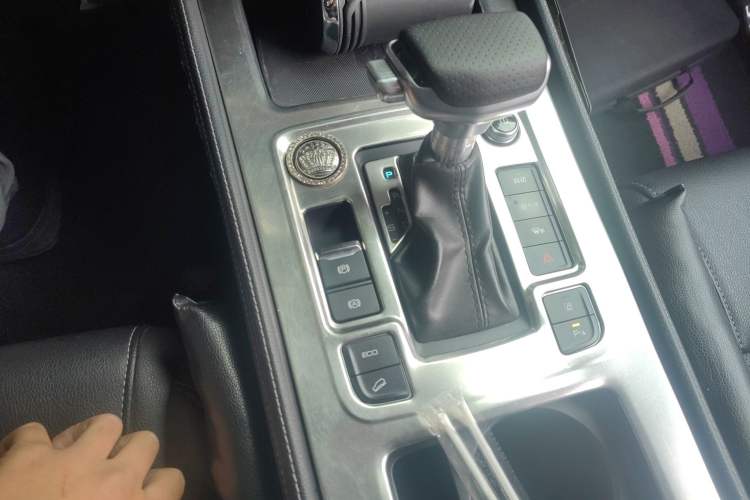 Used BYD Tang 2018 2.0T Automatic Smart Connect Prestige 5-Seater National Emission Standard V Gear Lever