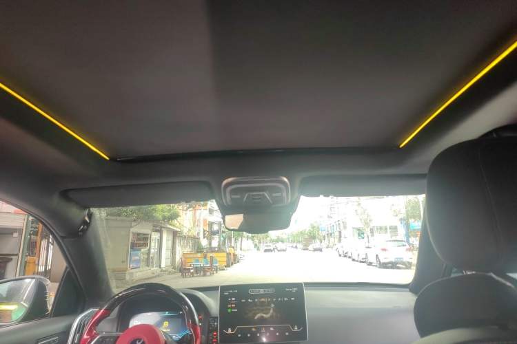Used BYD Tang 2018 2.0T Automatic Smart Connect Prestige 5-Seater National Emission Standard V Headliner