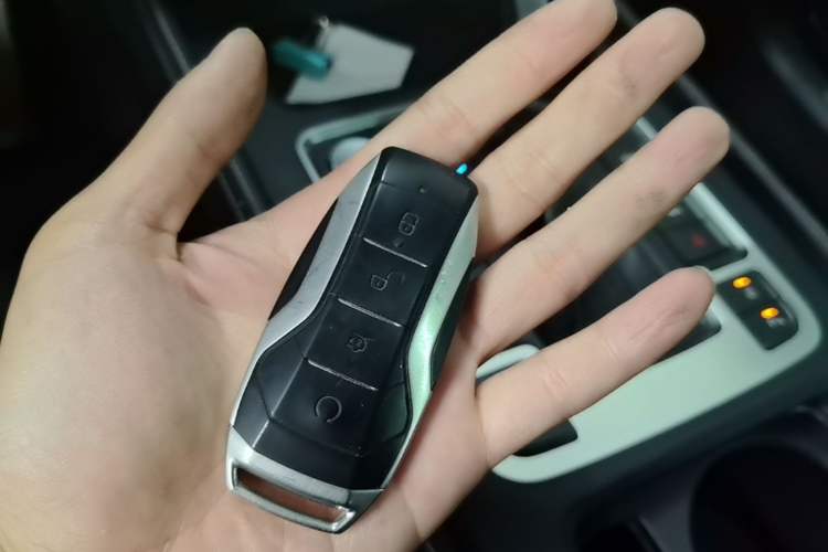 Used BYD Tang 2018 2.0T Automatic SmartConnect Prestige 7-Seater China V Standard Vehicle Key