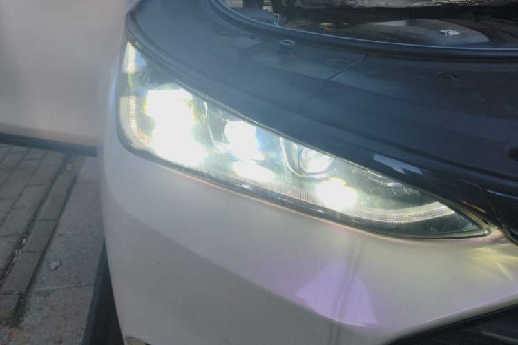 Used BYD Tang 2018 2.0T Automatic SmartConnect Prestige 7-Seater China V Standard Right Front Headlight