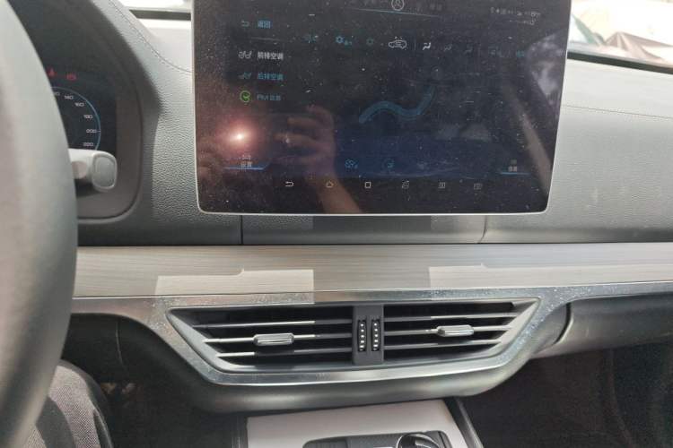 Used BYD Tang 2018 2.0T Automatic SmartConnect Prestige 7-Seater China V Standard Audio And AC Panel
