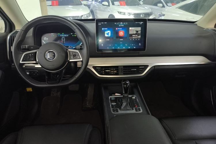 Used BYD Tang 2018 2.0T Automatic Smart Connect Prestige 5-Seater National Emission Standard V Center Console