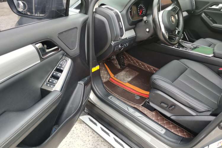 Used BYD Tang 2018 2.0T Automatic Smart Connect Prestige 7-Seater China V Standard Driver Seat
