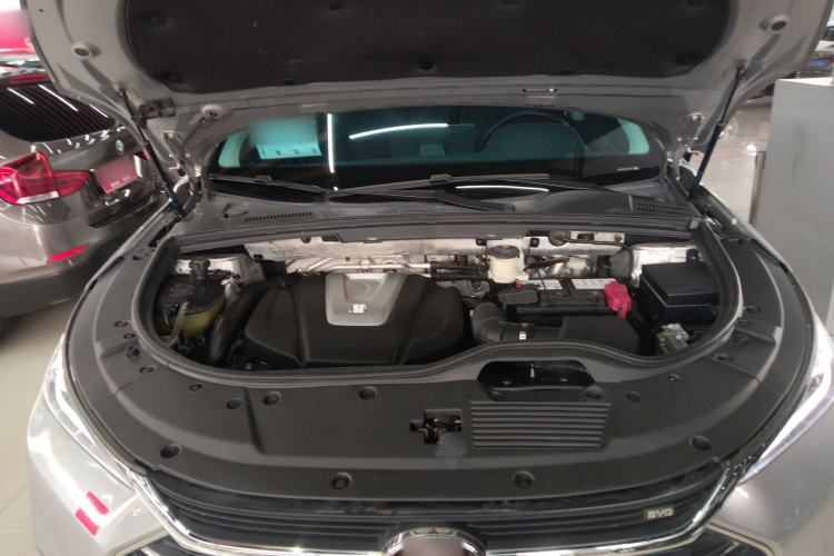 Used BYD Tang 2018 2.0T Automatic SmartConnect Prestige 7-Seater China V Standard Engine Bay