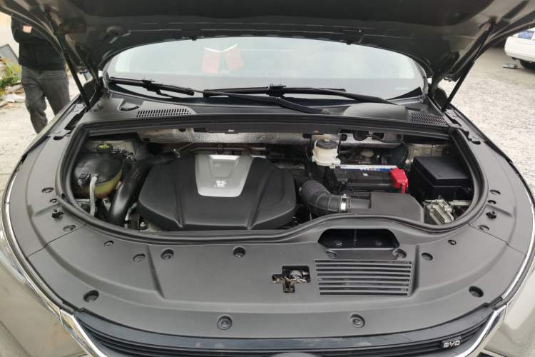 Used BYD Tang 2018 2.0T Automatic Smart Connect Prestige 7-Seater China V Standard Engine Bay