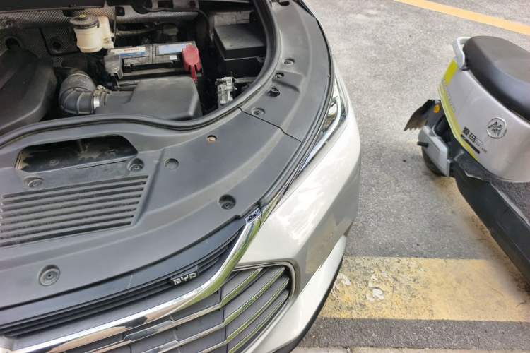 Used BYD Tang 2018 2.0T Automatic SmartConnect Prestige 5-Seater Emission Standard China V Engine Bay Left