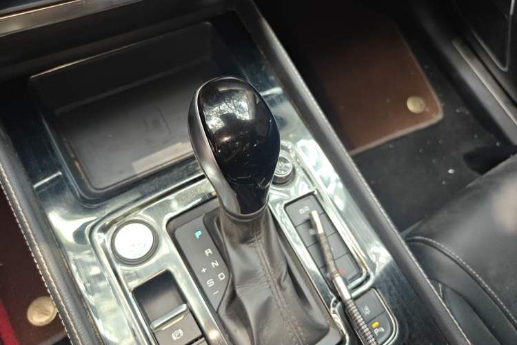 Used BYD Tang 2018 2.0T Automatic Smart Connect Prestige 5-Seater National Emission Standard V Gear Lever