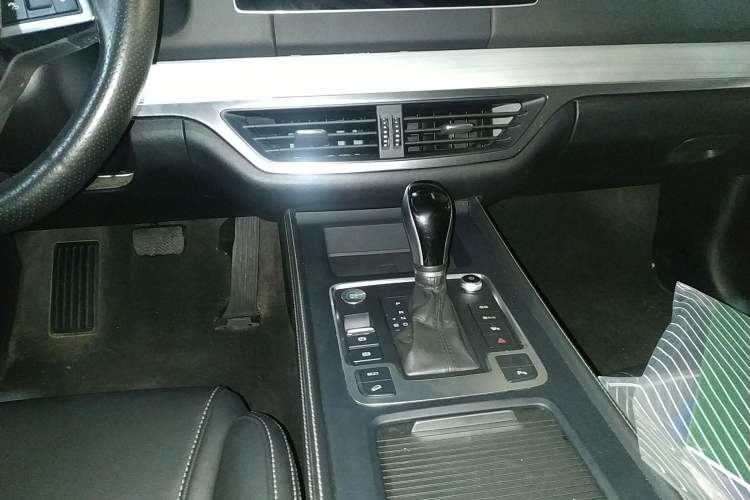 Used BYD Tang 2018 2.0T Automatic SmartConnect Prestige 5-Seater Emission Standard China V Gear Lever