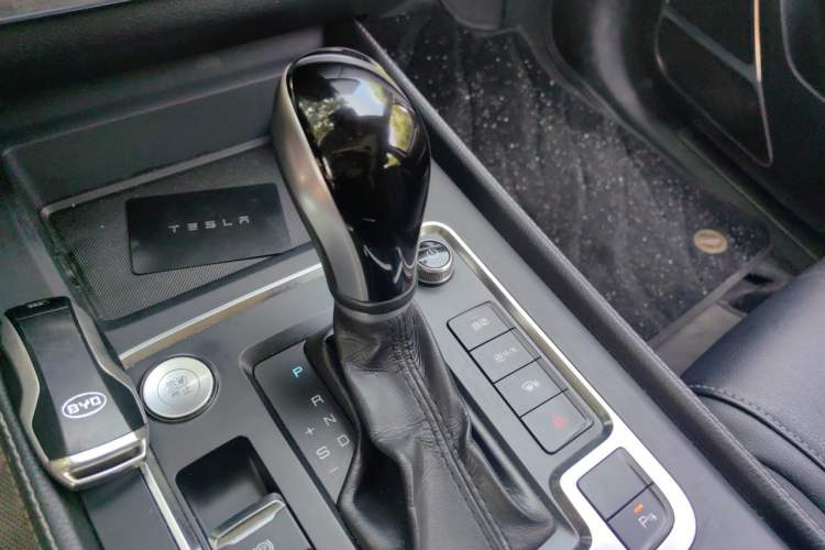 Used BYD Tang 2018 2.0T Automatic Smart Connect Prestige 7-Seater China V Standard Gear Lever