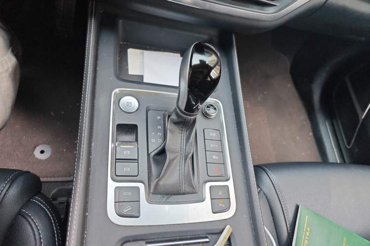 Used BYD Tang 2018 2.0T Automatic Smart Connect Prestige 5-Seater National Emission Standard V Gear Lever