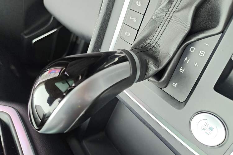 Used BYD Tang 2018 2.0T Automatic Smart Connect Prestige 5-Seater National Emission Standard V Gear Lever