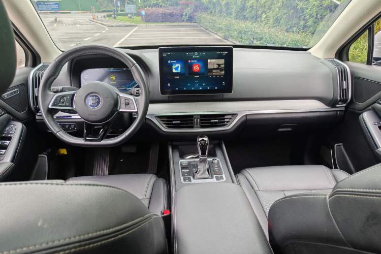 Used BYD Tang 2018 2.0T Automatic Smart Connect Prestige 5-Seater National Emission Standard V Interior 2
