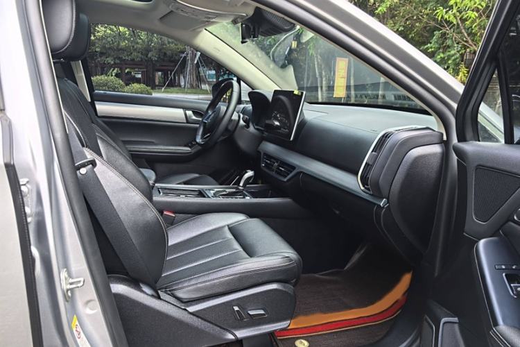 Used BYD Tang 2018 2.0T Automatic SmartConnect Prestige 7-Seater China V Standard Interior 5