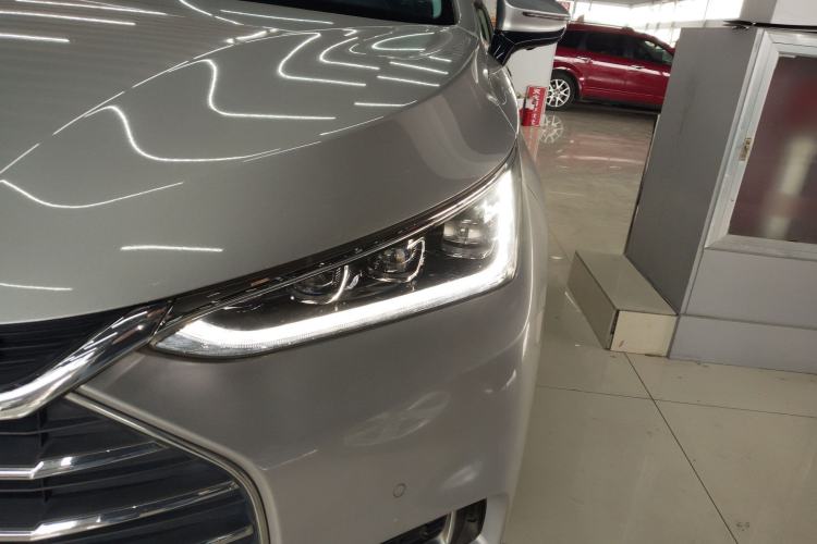 Used BYD Tang 2018 2.0T Automatic SmartConnect Prestige 7-Seater China V Standard Left Front Headlight