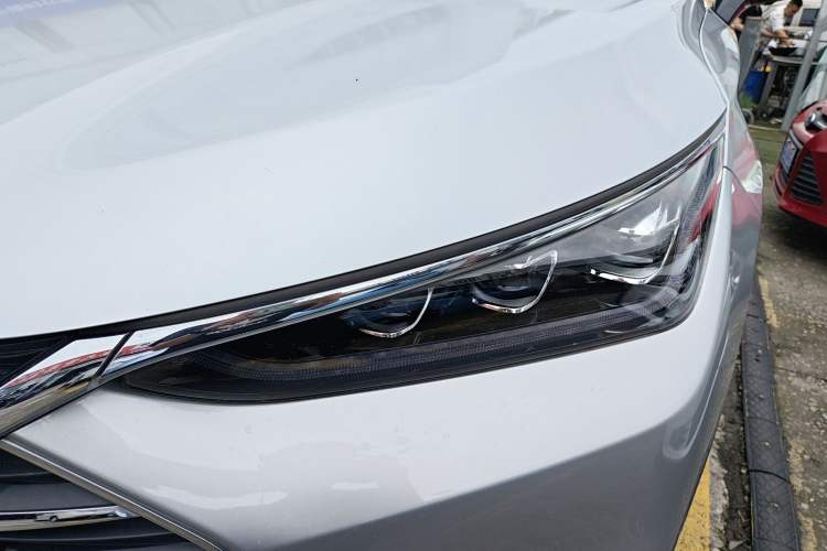 Used BYD Tang 2018 2.0T Automatic Smart Connect Prestige 5-Seater National Emission Standard V Left Front Headlight
