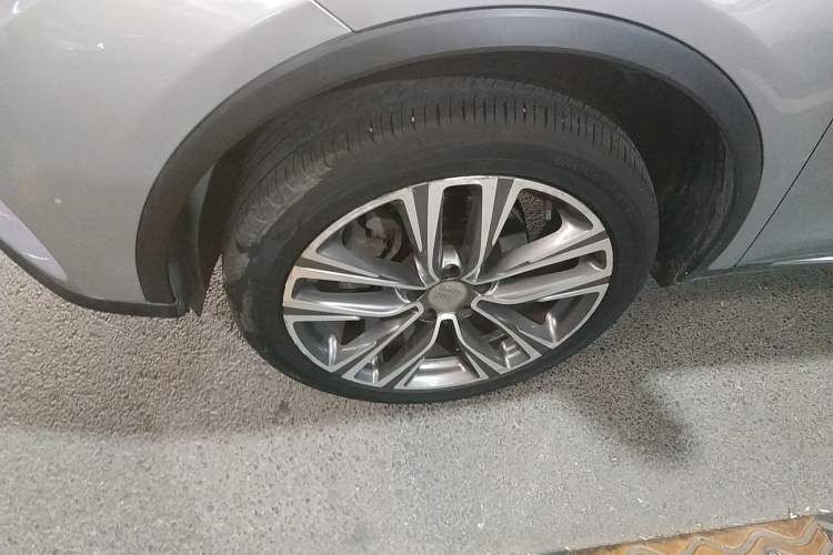 Used BYD Tang 2018 2.0T Automatic SmartConnect Prestige 5-Seater Emission Standard China V Left Front Wheel Hub