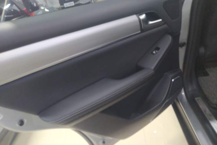 Used BYD Tang 2018 2.0T Automatic Smart Connect Prestige 7-Seater China V Standard Left Rear Door Interior