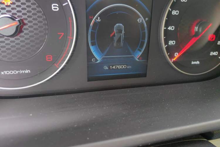 Used BYD Tang 2018 2.0T Automatic Smart Connect Prestige 7-Seater China V Standard Odometer Close Up