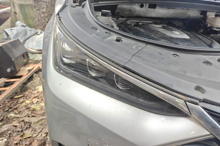 Used BYD Tang 2018 2.0T Automatic Smart Connect Prestige 5-Seater National Emission Standard V Right Front Headlight