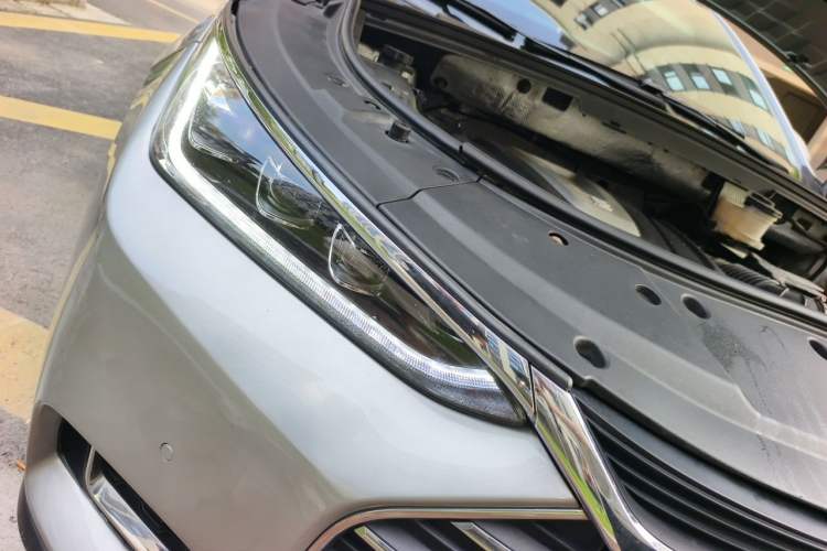 Used BYD Tang 2018 2.0T Automatic SmartConnect Prestige 5-Seater Emission Standard China V Right Front Headlight