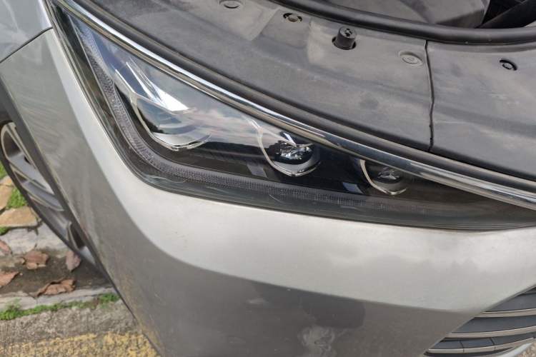 Used BYD Tang 2018 2.0T Automatic SmartConnect Prestige 7-Seater China V Standard Right Front Headlight