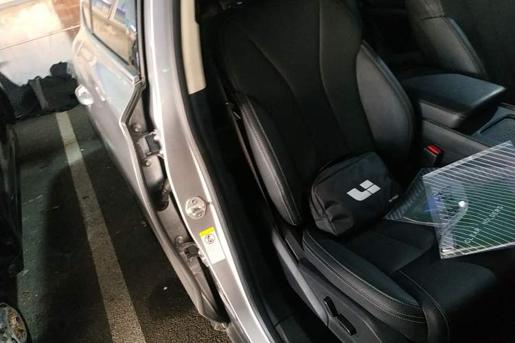 Used BYD Tang 2018 2.0T Automatic SmartConnect Prestige 5-Seater Emission Standard China V Right Front Seat