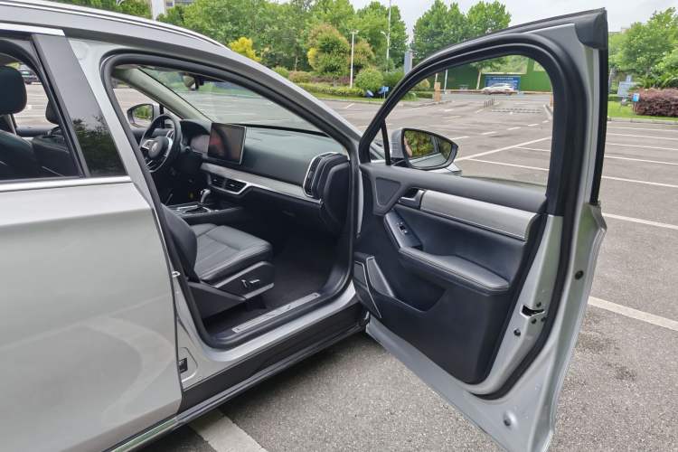 Used BYD Tang 2018 2.0T Automatic Smart Connect Prestige 5-Seater National Emission Standard V Right Front Seat