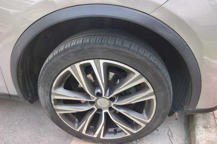 Used BYD Tang 2018 2.0T Automatic SmartConnect Prestige 5-Seater Emission Standard China V Right Front Wheel Hub