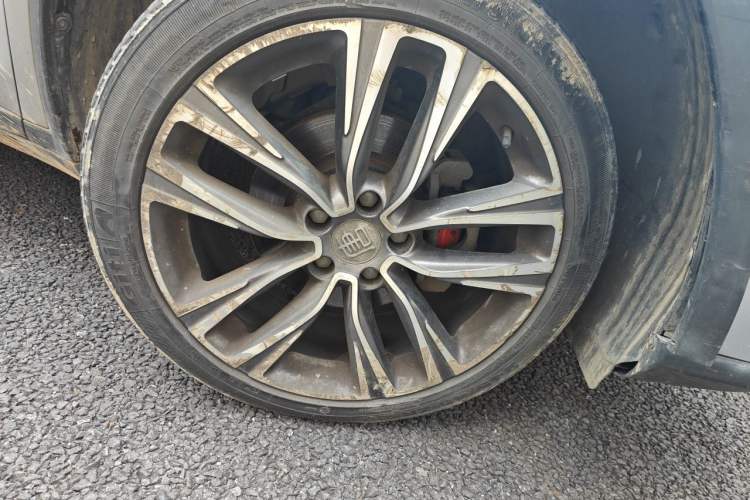 Used BYD Tang 2018 2.0T Automatic Smart Connect Prestige 5-Seater National Emission Standard V Right Front Wheel Hub