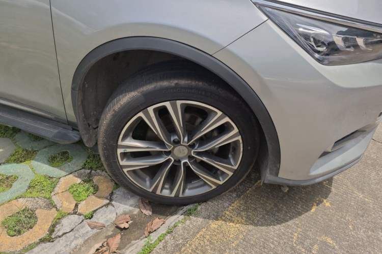 Used BYD Tang 2018 2.0T Automatic SmartConnect Prestige 7-Seater China V Standard Right Front Wheel Hub