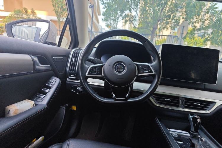 Used BYD Tang 2018 2.0T Automatic Smart Connect Prestige 5-Seater National Emission Standard V Steering Wheel