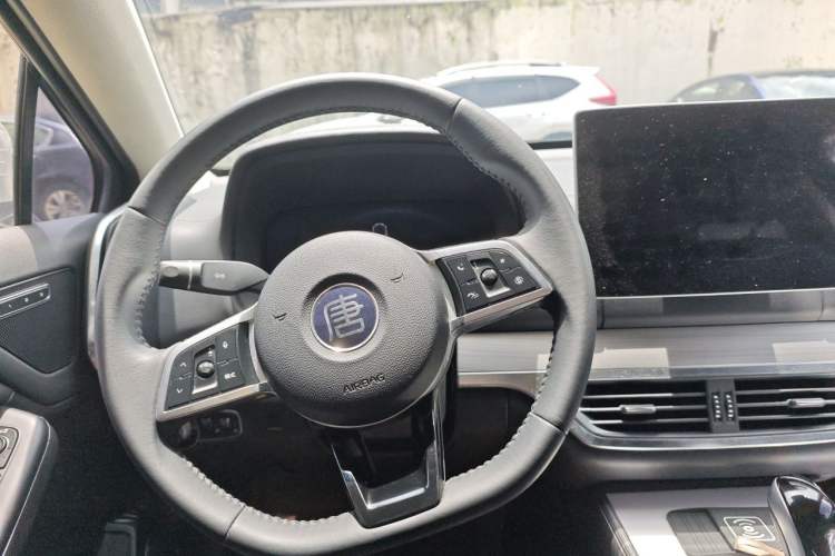 Used BYD Tang 2018 2.0T Automatic SmartConnect Prestige 7-Seater China V Standard Steering Wheel