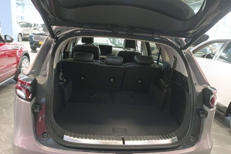 Used BYD Tang 2018 2.0T Automatic SmartConnect Prestige 7-Seater China V Standard Trunk