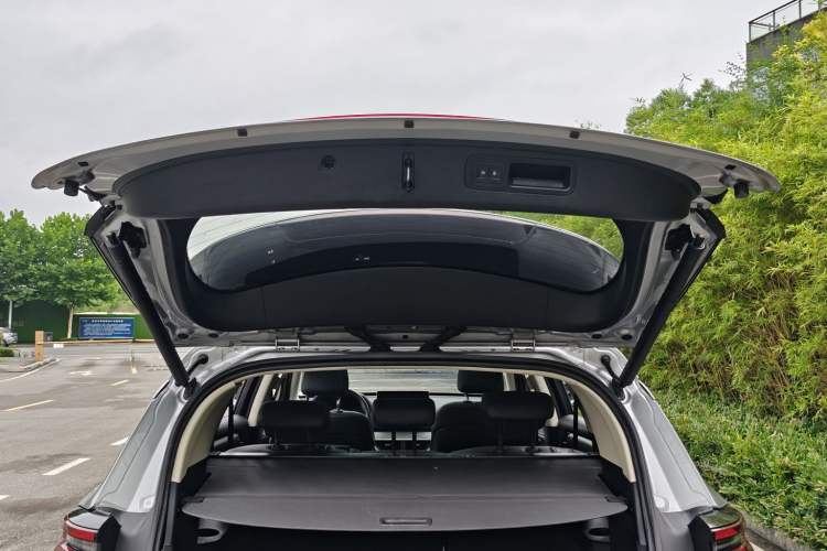 Used BYD Tang 2018 2.0T Automatic Smart Connect Prestige 5-Seater National Emission Standard V Trunk