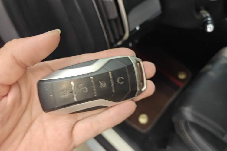 Used BYD Tang 2018 2.0T Automatic Smart Connect Prestige 5-Seater National Emission Standard V Vehicle Key