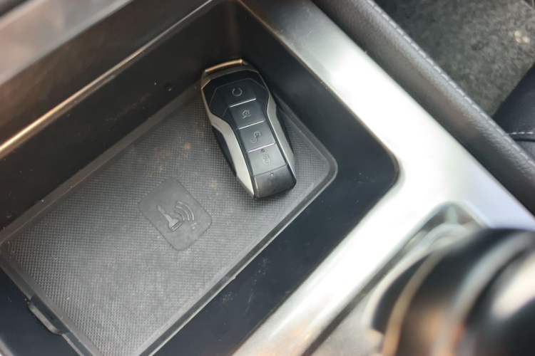 Used BYD Tang 2018 2.0T Automatic SmartConnect Prestige 5-Seater Emission Standard China V Vehicle Key
