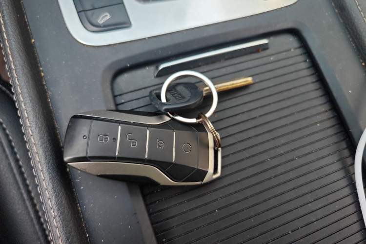 Used BYD Tang 2018 2.0T Automatic Smart Connect Prestige 5-Seater National Emission Standard V Vehicle Key