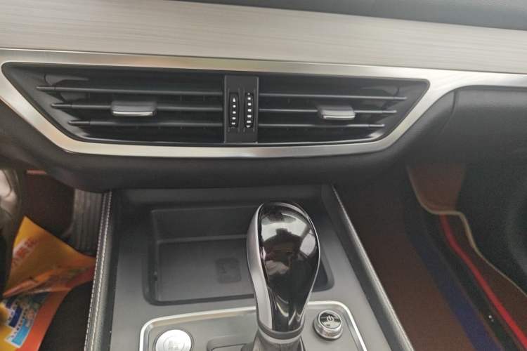 Used BYD Tang 2018 2.0T Automatic SmartConnect Prestige 7-Seater China V Standard Audio And AC Panel