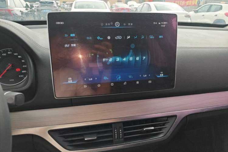 Used BYD Tang 2018 2.0T Automatic SmartConnect Luxury Edition 5 Seats China V Standard Audio And AC Panel