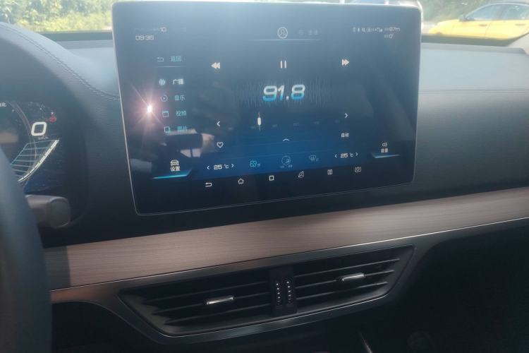 Used BYD Tang 2018 2.0T Automatic SmartConnect Prestige 7-Seater China V Standard Audio And AC Panel