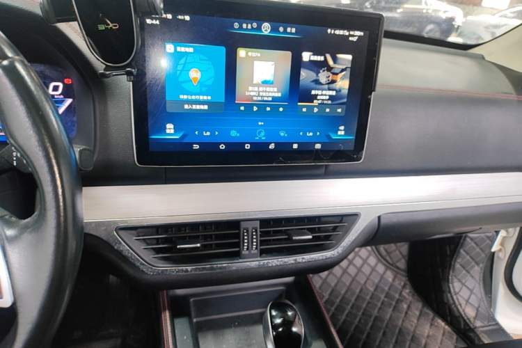 Used BYD Tang 2018 2.0T Automatic SmartConnect Prestige 7-Seater China V Standard Audio And AC Panel