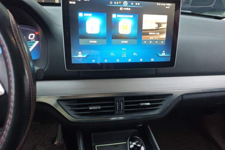 Used BYD Tang 2018 2.0T Automatic SmartConnect Prestige 7-Seater China V Standard Audio And AC Panel